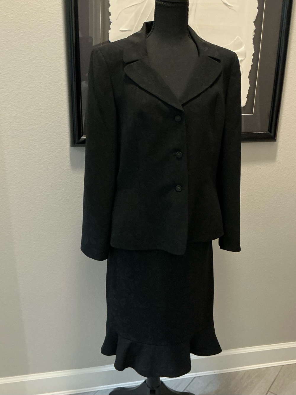 Le Suit Women’s Size 14 Black floral Jacquard Skirt Jacket 2 piece